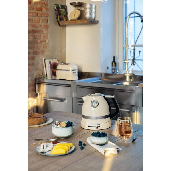 KitchenAid Artisan 5KEK1522EAC Almond Cream 1,5 Litre Kettle