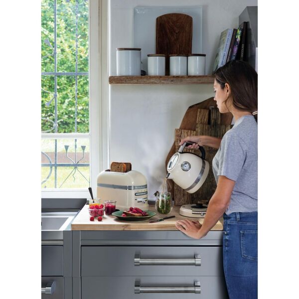 KitchenAid Artisan 5KEK1522EAC Almond Cream 1,5 Litre Kettle