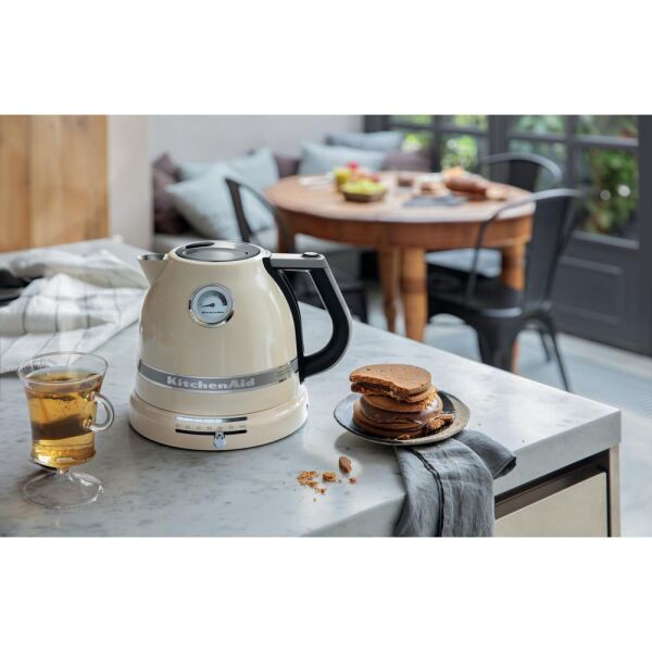 KitchenAid Artisan 5KEK1522EAC Almond Cream 1,5 Litre Kettle