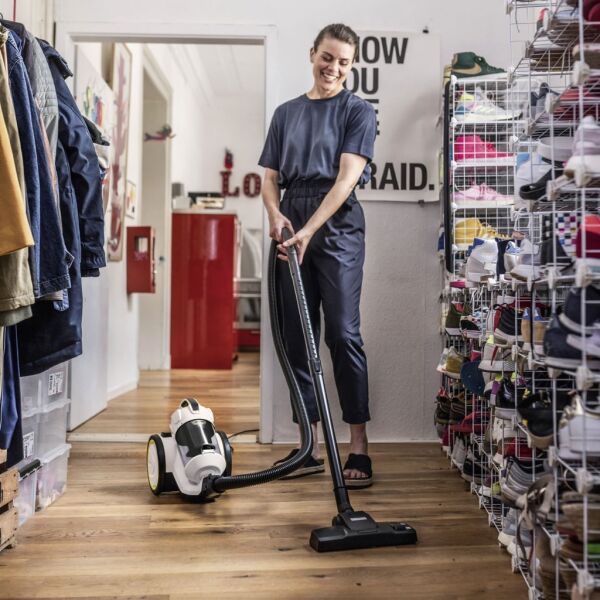 Karcher VC 3 Toz Torbasız 700W Hepa 12 Filtre Elektirikli Süpürge - Beyaz