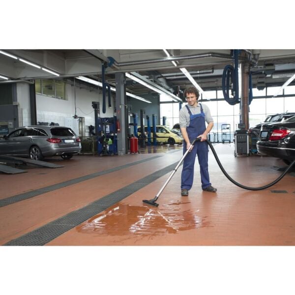 Karcher NT 70/2 ME Classic 2300W Islak Kuru Profesyonel Elektrikli Süpürge