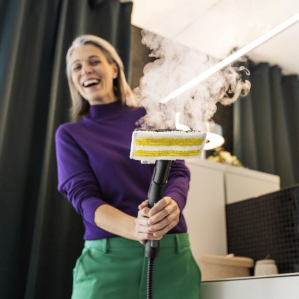 Karcher SC 3 Deluxe Anniversary Edition 3.5 Bar 1900 W Buharlı Temizlik Makinesi - Siyah