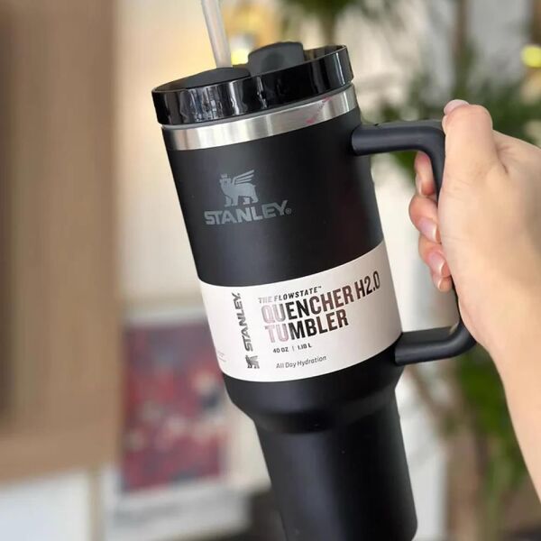 Stanley 10-11673-007 Quencher 1.18 Litre Pipetli Çelik Termos - Siyah