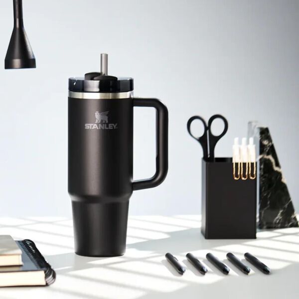 Stanley 10-11673-007 Quencher 1.18 Litre Pipetli Çelik Termos - Siyah