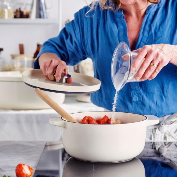 KitchenAid CC006062-001 5.6 Litre 30 cm. Oval Döküm Demir Tencere - Krem