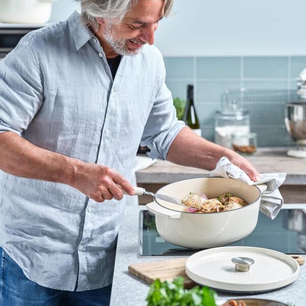 KitchenAid CC006062-001 5.6 Litre 30 cm. Oval Döküm Demir Tencere - Krem