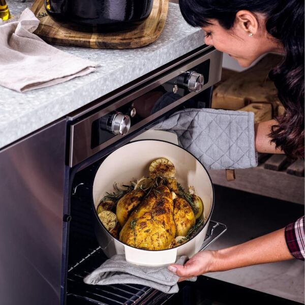 KitchenAid CC006062-001 5.6 Litre 30 cm. Oval Döküm Demir Tencere - Krem