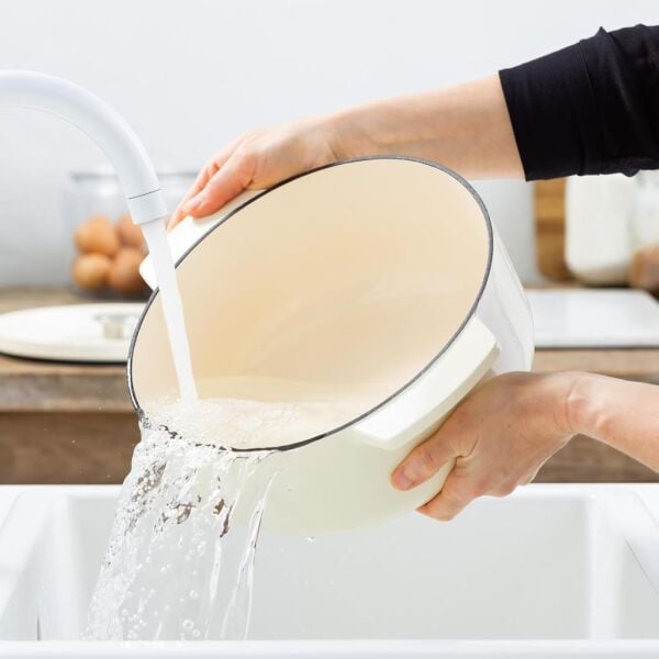 KitchenAid CC006062-001 5.6 Litre 30 cm. Oval Döküm Demir Tencere - Krem