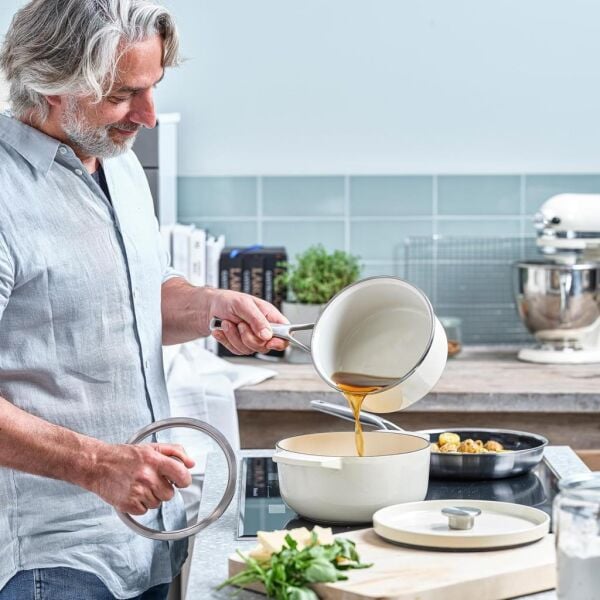 KitchenAid CC006056-001 3.3 Litre 22 cm. Döküm Demir Tencere - Krem