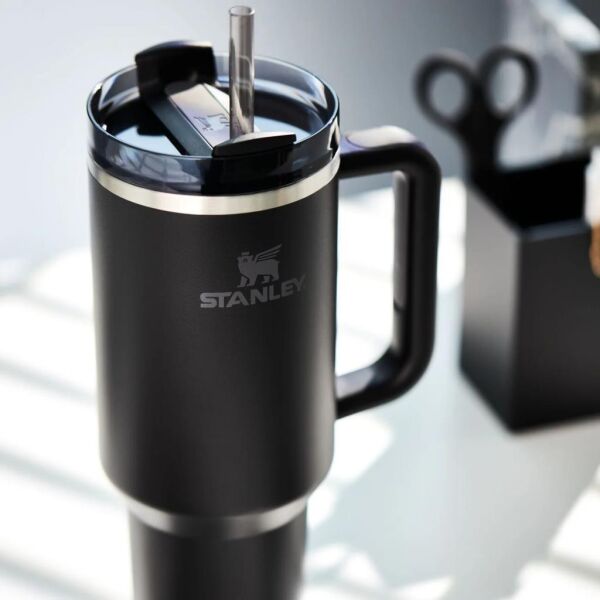 Stanley 10-10824-399 Quencher 1.18 Litre Pipetli Çelik Termos - Siyah