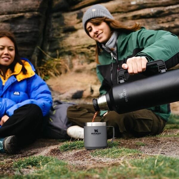 Stanley 10-07935-045 Klasik Vakumlu 2.3 Litre Çelik Termos - Siyah